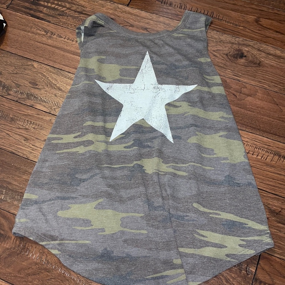 Medium sized star tank!